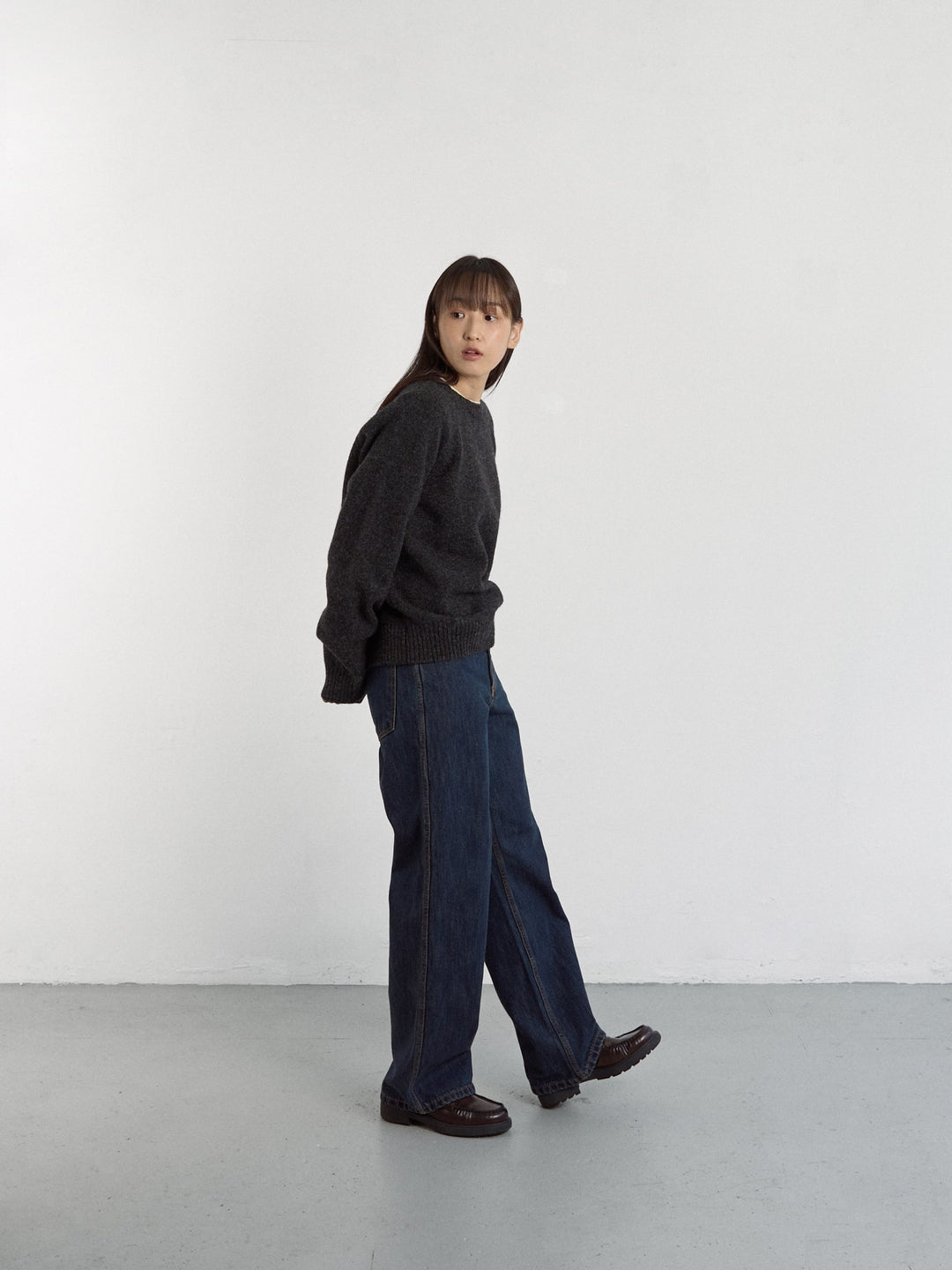 Shaggy Dog Round Knit (Charcoal)