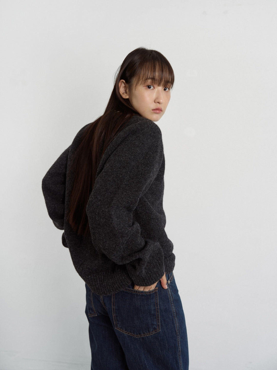 Shaggy Dog Round Knit (Charcoal)