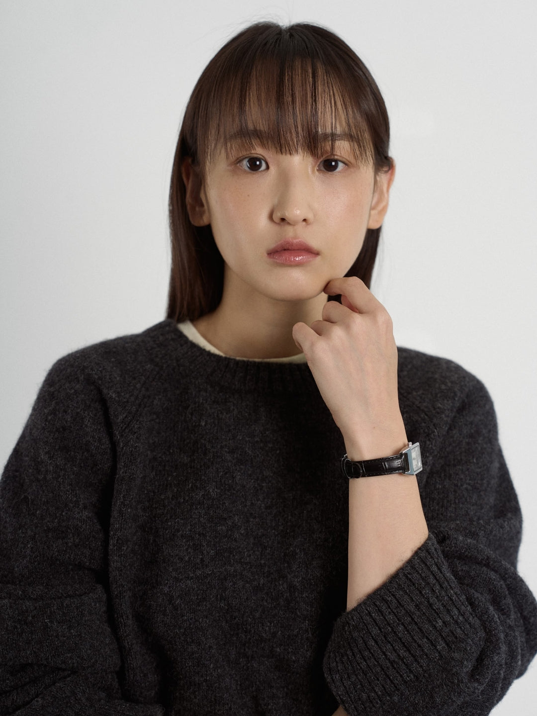 Shaggy Dog Round Knit (Charcoal)