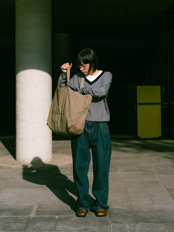 Loose Fit Pin-tuck Denim Pants - Mid Indigo | A1 (M)