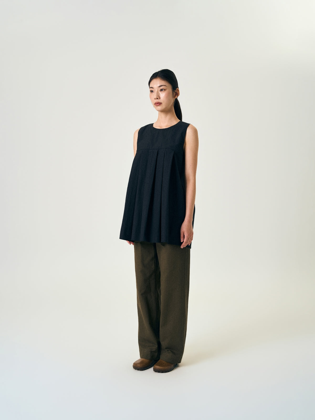 Pleats Sleeveless Top (Black)