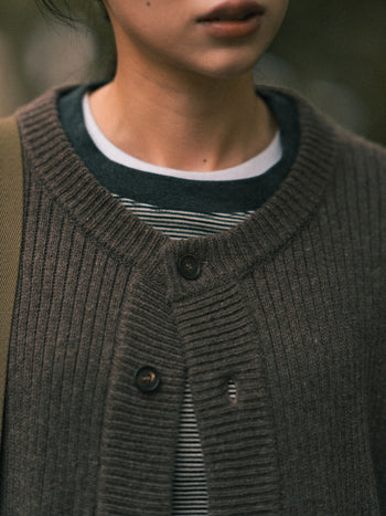 Fine Wool Roundneck Cardigan (Navy)