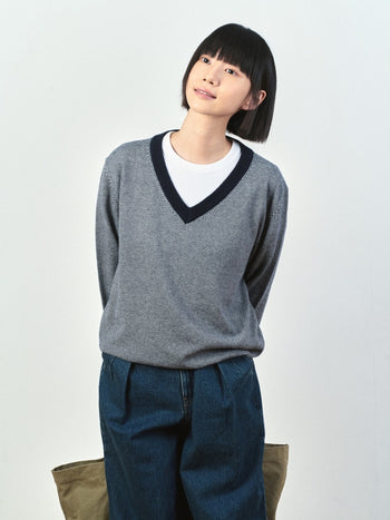 Loose Fit Pin-tuck Denim Pants (Mid Indigo)