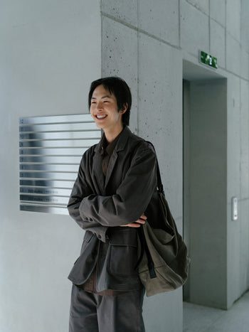 City Worker Pin-tuck Trouser (Ash Brown)