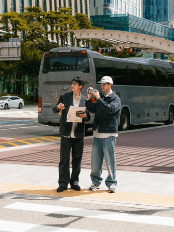 Loose Fit Pin-tuck Denim Pants - Mid Indigo | A2 (L)