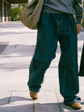 Loose Fit Pin-tuck Denim Pants (Deep Indigo)
