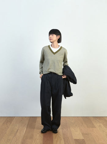 (W)Pin-Stripe V-neck Knit (Olive)